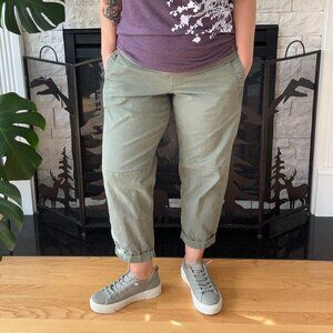 Old Navy Maternity Olive Pants size - Large
